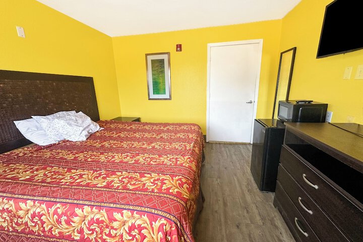 1 King Bed (9 of 9)