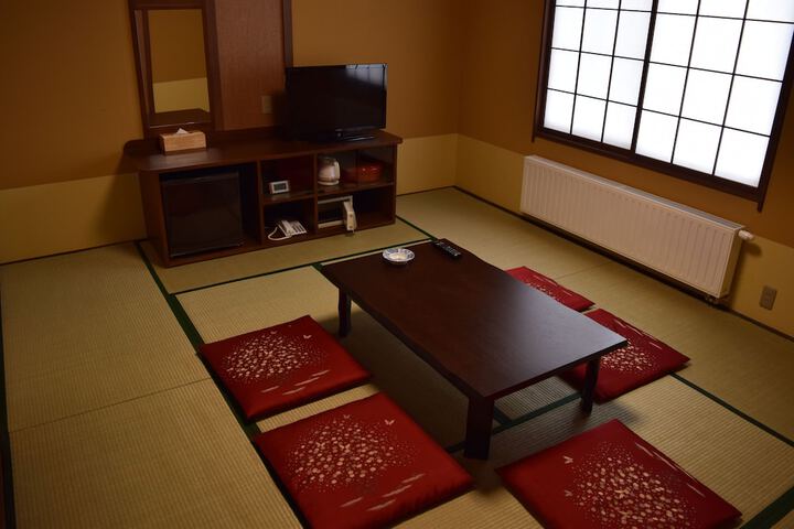 Room 8 of 94