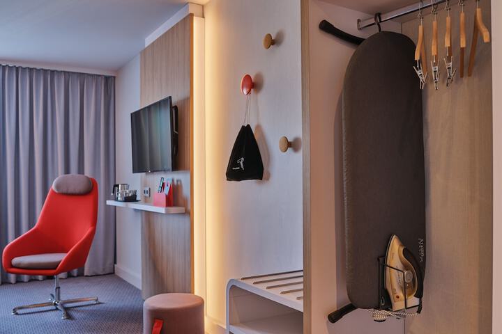 Room 12 of 40