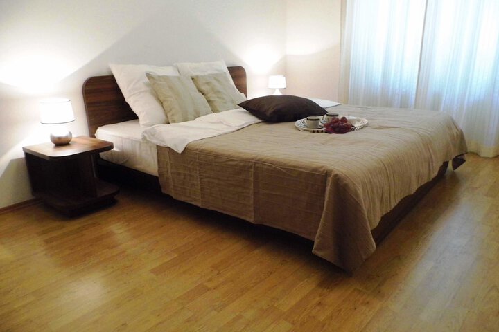 Room 4 of 60