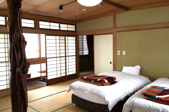 Room 15 of 40