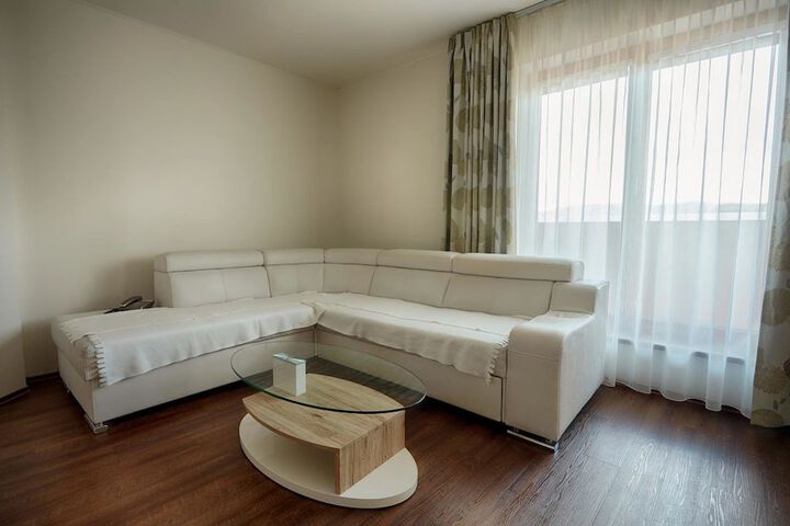Room 15 of 33