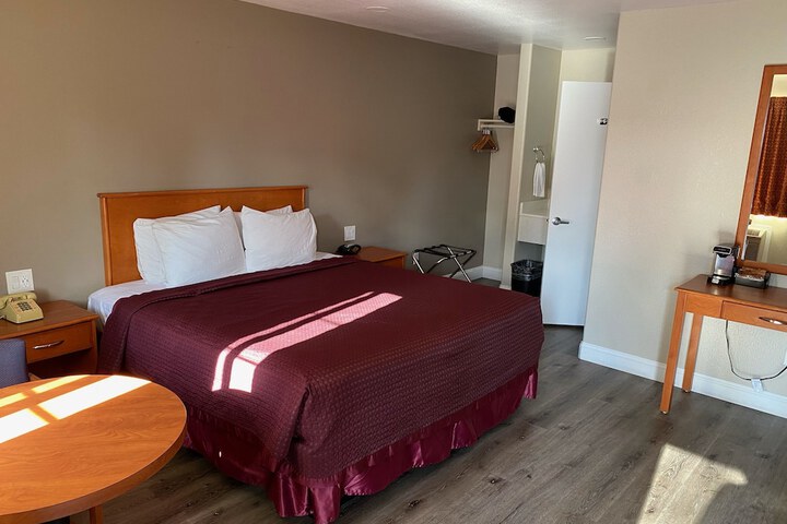 Standard | King Bed (1 of 3)