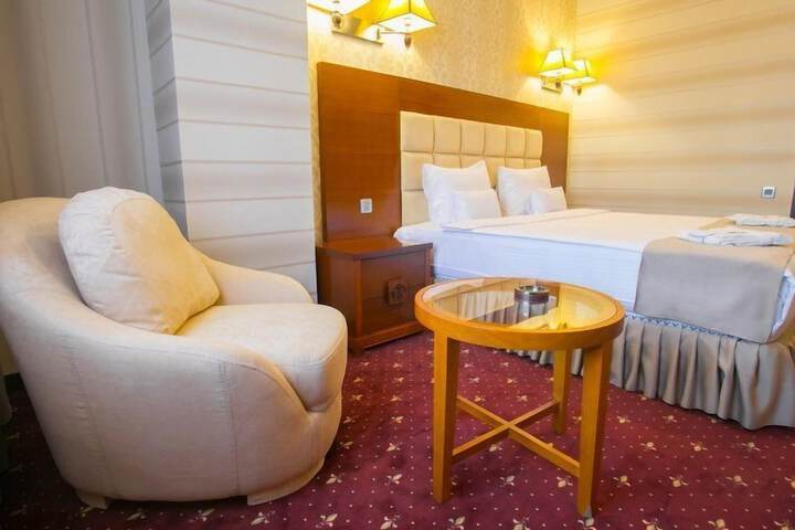 Room 4 of 67