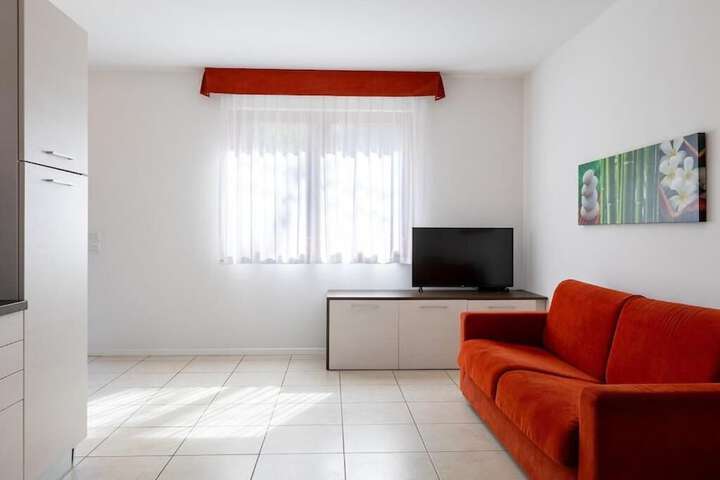 Room 15 of 36