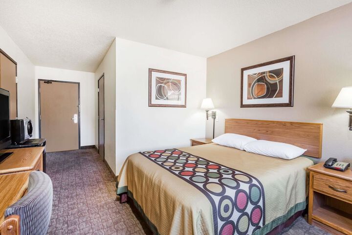 1 King Bed (8 of 8)