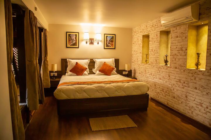 Room 3 of 26