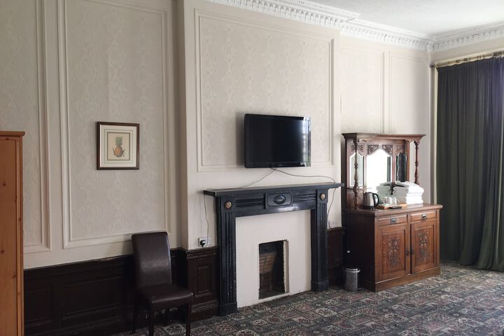 Room 8 of 37
