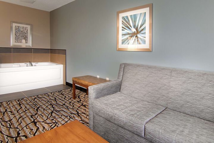 Suite 2 Queen Beds Sofa Bed Microwave and Refrigerator Full Breakfast (7 of 59)
