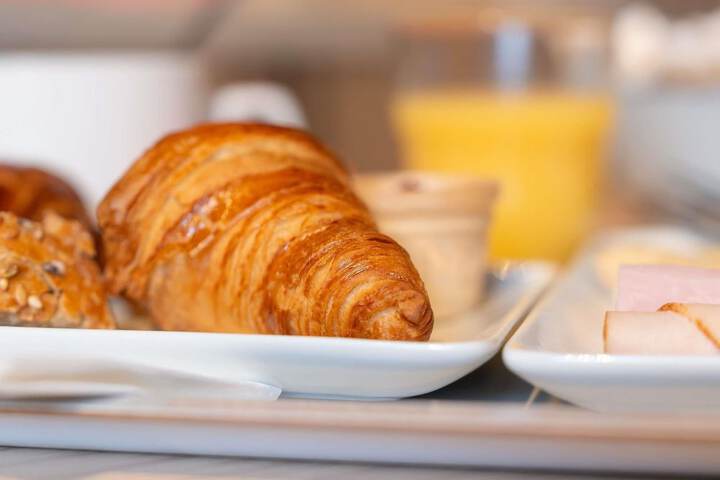 Breakfast/Coffee Service 22 of 34
