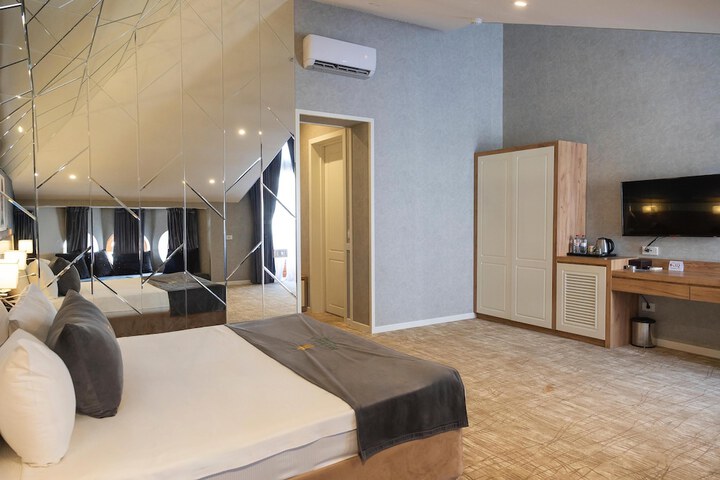 Room 22 of 33