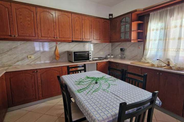 Room 4 of 82