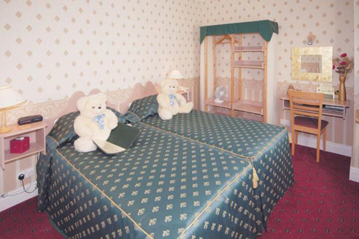 Room 2 of 6