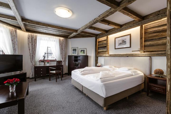 Room 13 of 74