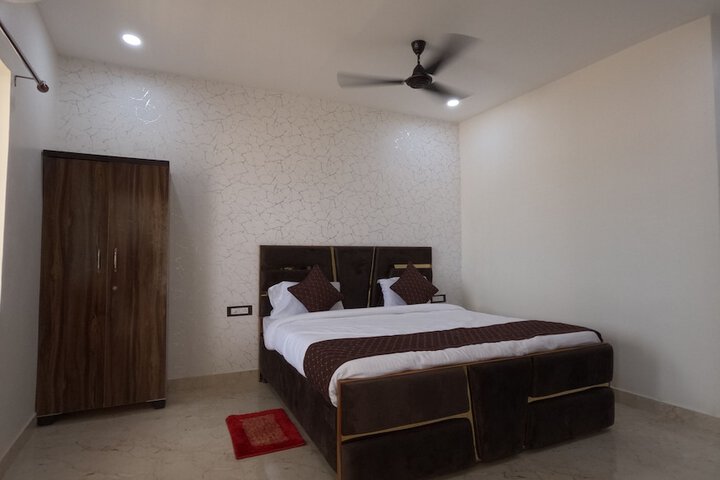 Room 5 of 6