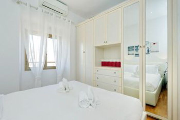Room 16 of 34
