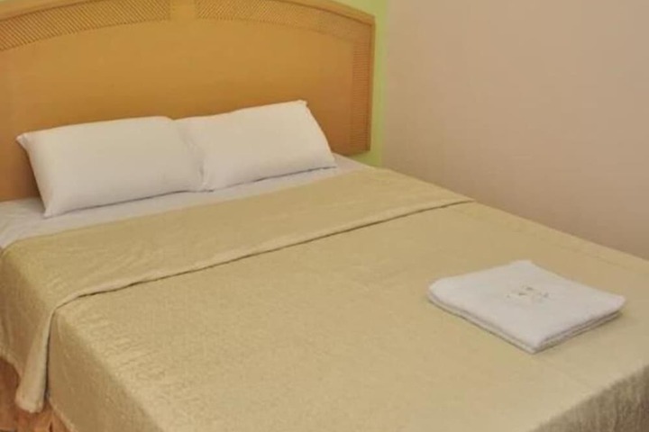 Room 4 of 12