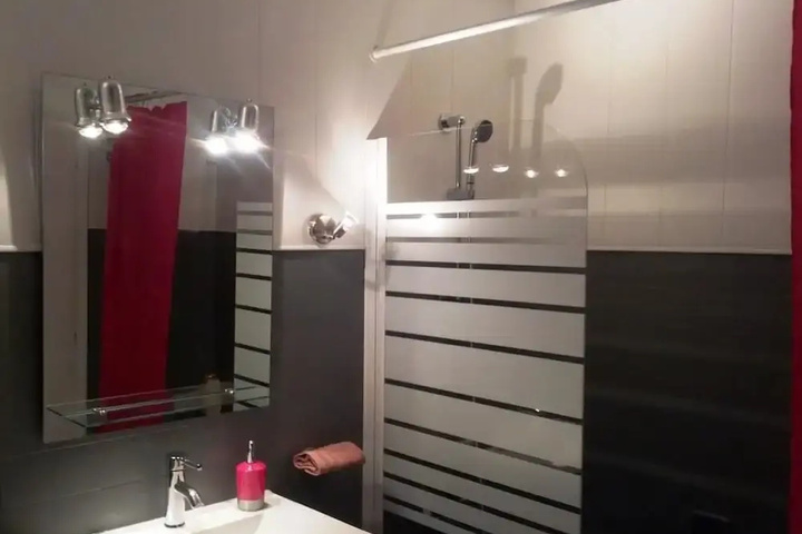 Room 6 of 19