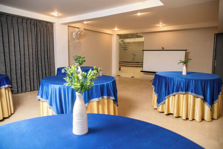 Ballroom/Hall 34 of 41