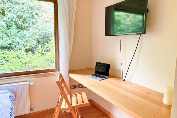 Room 2 of 25