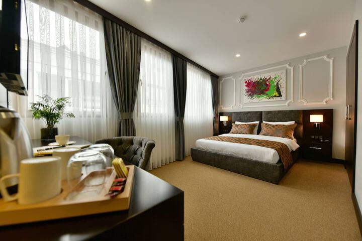 Room 31 of 102