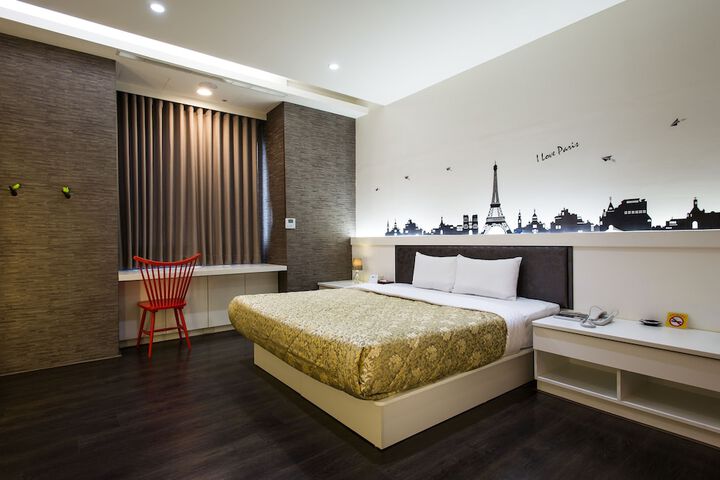 Room 3 of 51
