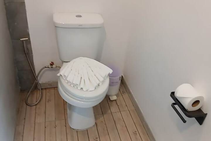 Room 10 of 19