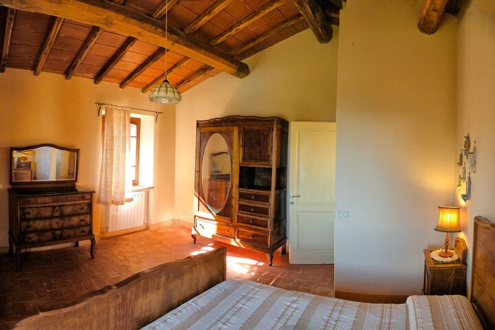 Room 4 of 65