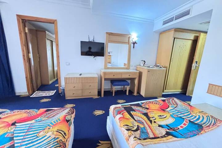 Room 32 of 117