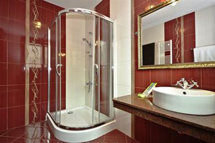 Room 2 of 48
