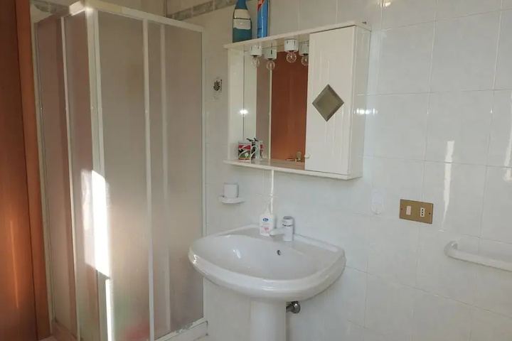 Room 7 of 17