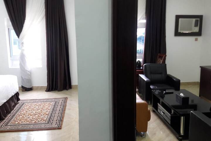 Room 8 of 38