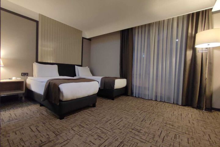 Room 4 of 34