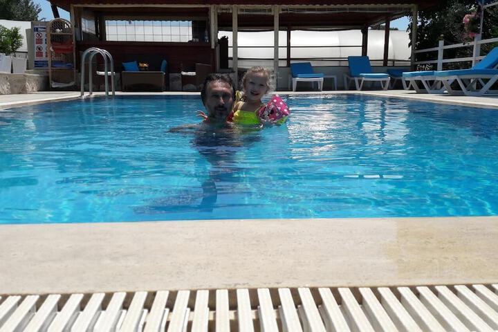Pool 25 of 40