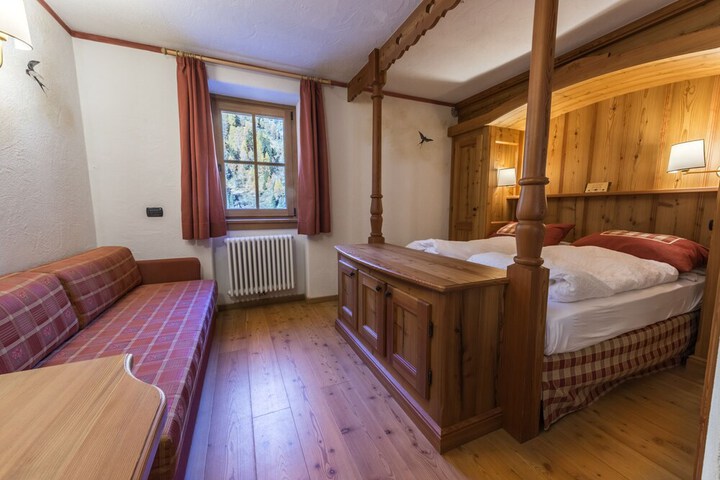 Room 4 of 39