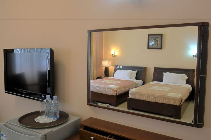 Room 13 of 34