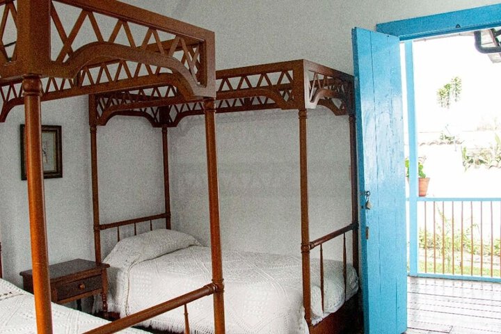 Room 10 of 33
