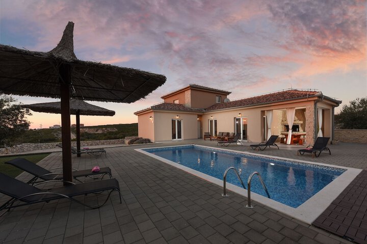 Pool 34 of 47