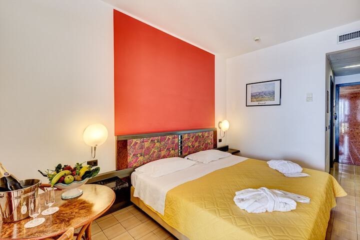 Room 35 of 121