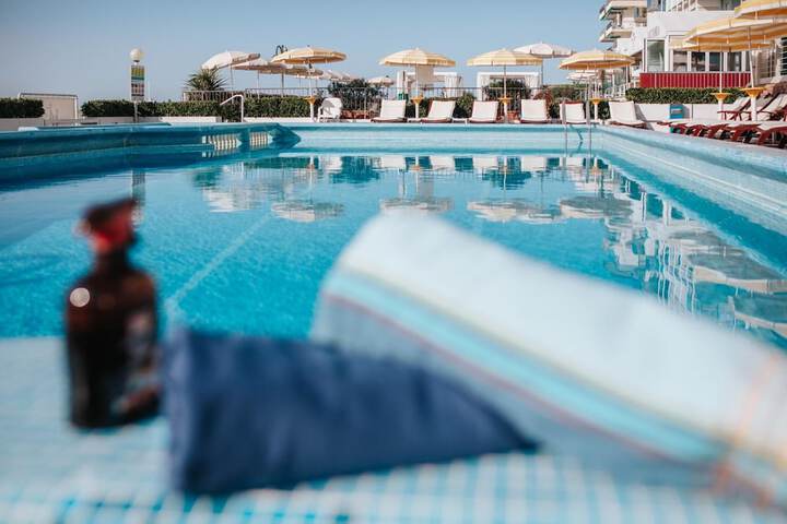 Pool 33 of 55