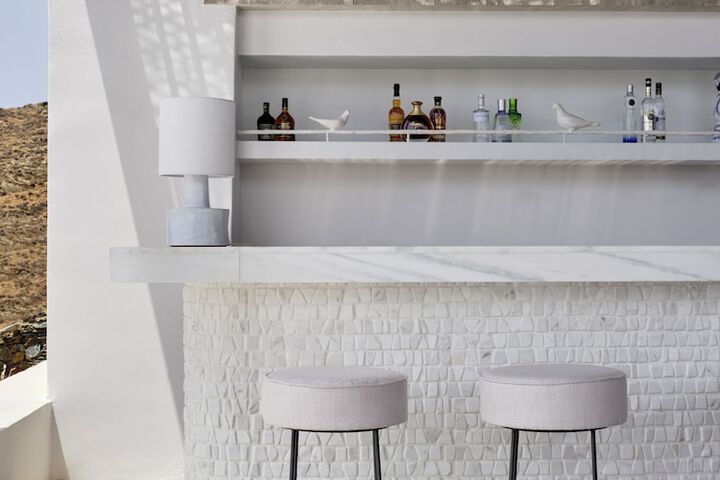 Lounge 152 of 190