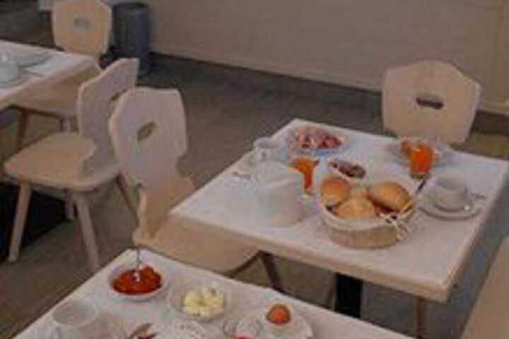 Breakfast/Coffee Service 5 of 31