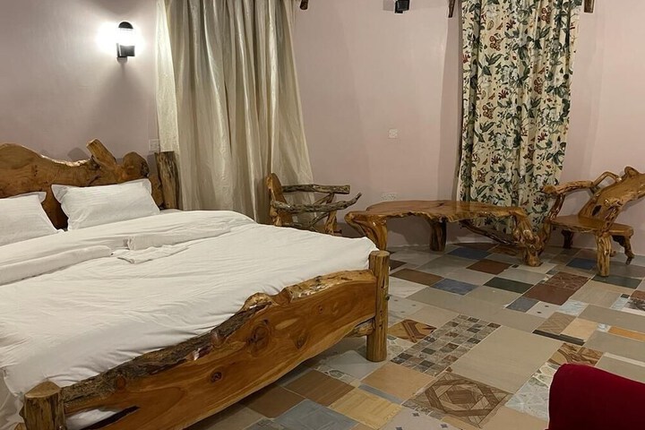 Room 2 of 6