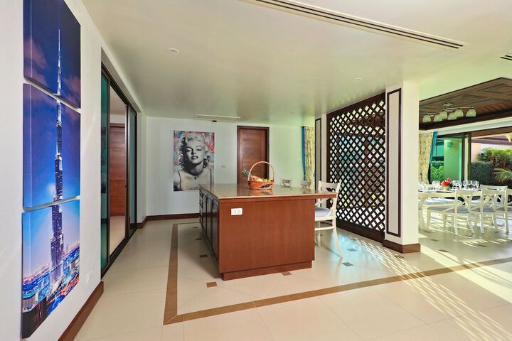 Room 10 of 72