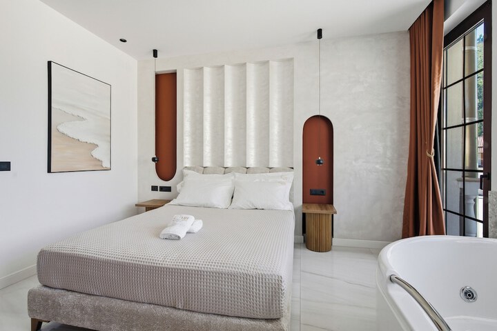 Room 2 of 109