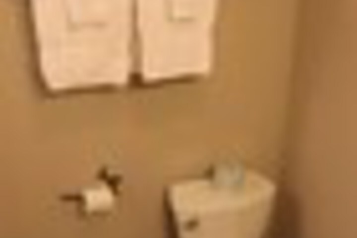 Room 323 of 504