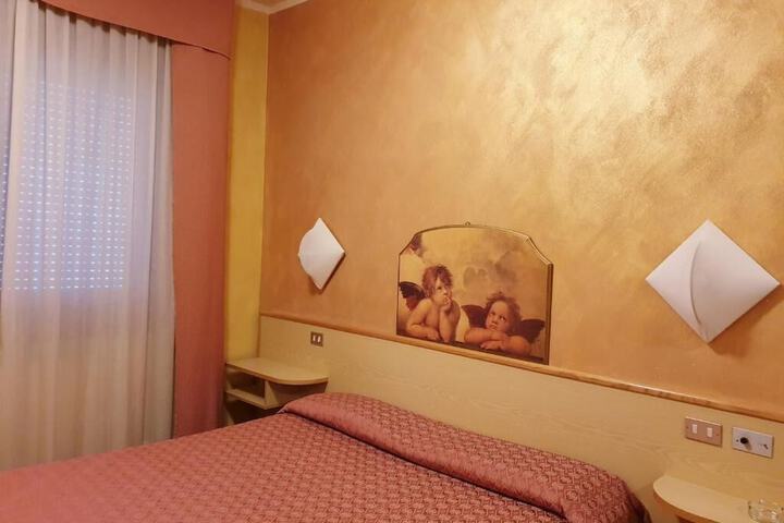 Room 12 of 46