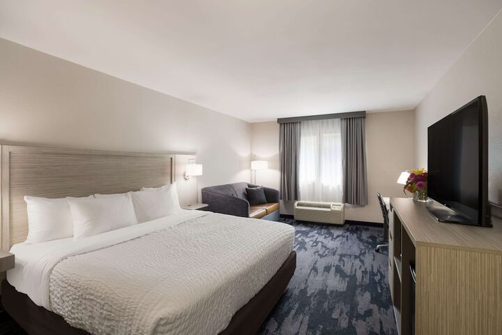 1 King Bed (2 of 12)