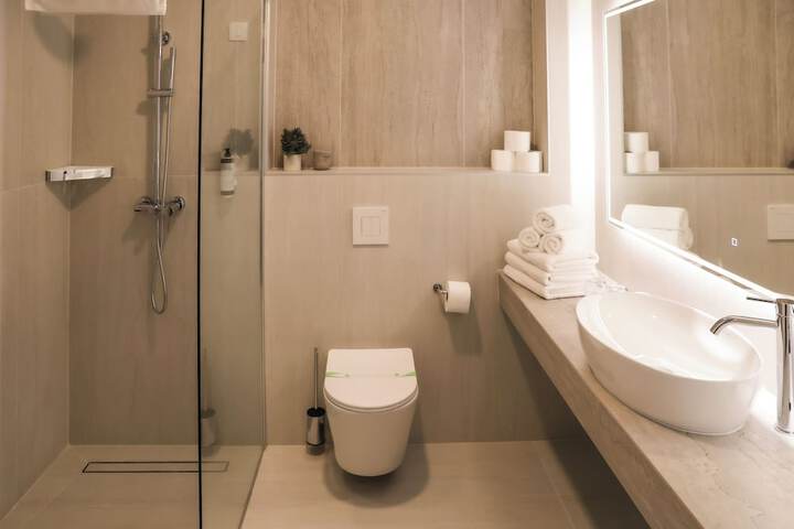 Room 12 of 25