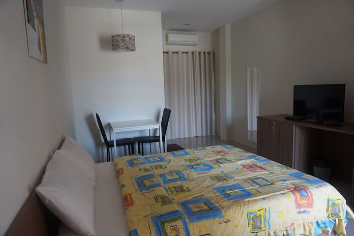 Room 5 of 33